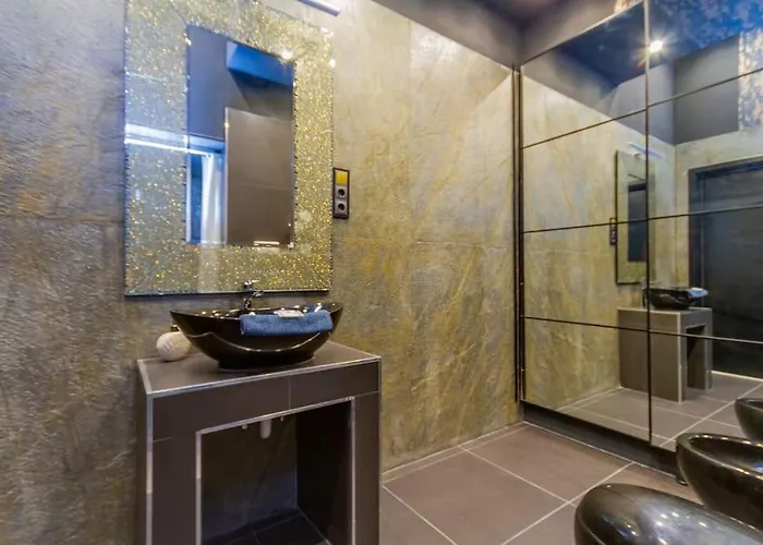 The Opulent Oasis By Newave Apartman Budapest
