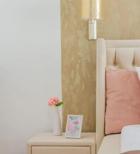 The Opulent Oasis By Newave Apartman Budapest