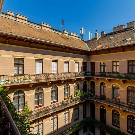 The Opulent Oasis By Newave * Budapeşte