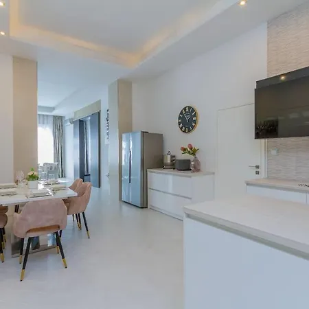 The Opulent Oasis By Newave Budapeşte