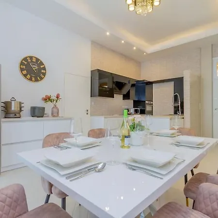 The Opulent Oasis By Newave Budapeşte