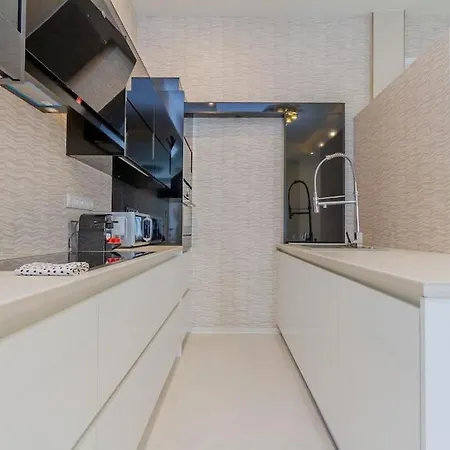 Daire The Opulent Oasis By Newave *